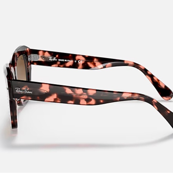 Ray Ban State State 
Polished Pink Havana
LENSES
Light Brown Gradient - Picture 8 of 10